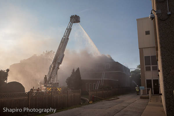 2nd alarm apartment building fire at 620 Ballantrae DR in Northbrook 7-1-3 Larry Shapiro photography